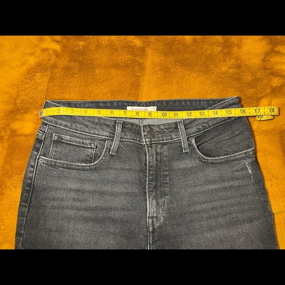 Levi’s • Black Wash High Rise Skinny Jean - Picture 7 of 9